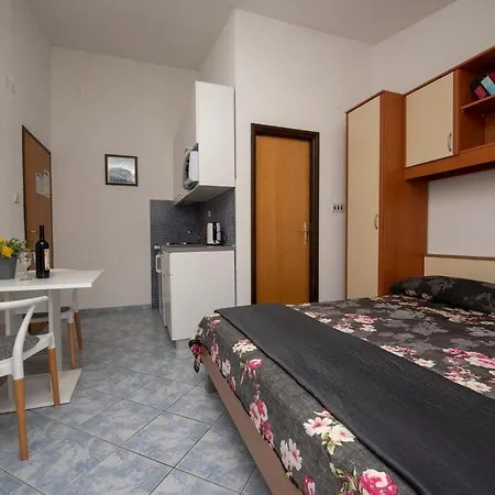 Apartments Bevanda Podstrana Exterior photo