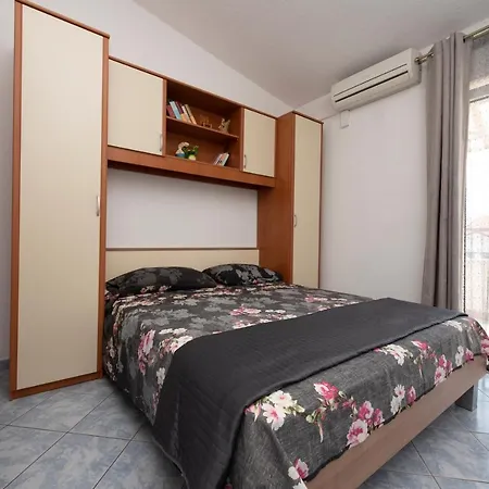 Apartments Bevanda Podstrana Exterior photo